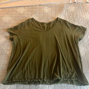 Ava & Viv 3X Green V-Neck T-Shirt